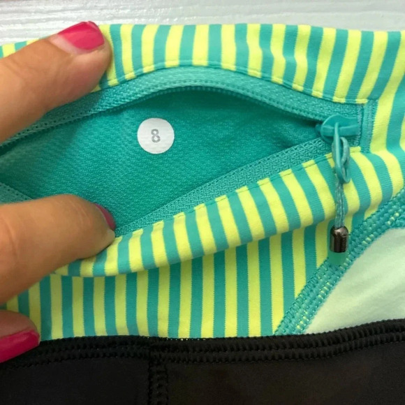 Lululemon Groovy Run Short *4-way Stretch
Black / Quilt Spring 14-24 - Picture 3 of 4